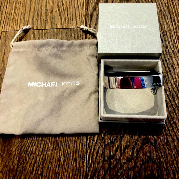 Bracelet - Picture 1 of 3